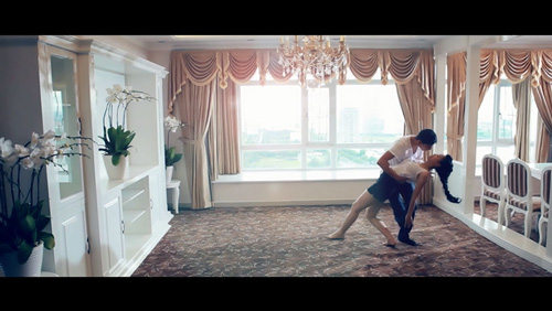 Maya tình tứ bên bạn nhảy - 5