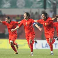 Bóng đá - “Dịch vụ” ăn theo đội tuyển nữ VN