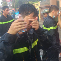 Tin tức trong ngày - Cả Thủ đô chỉ có 50 bộ áo chống cháy