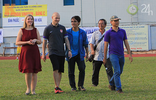 Ljungberg thử tài cầu thủ nhí Việt Nam - 5