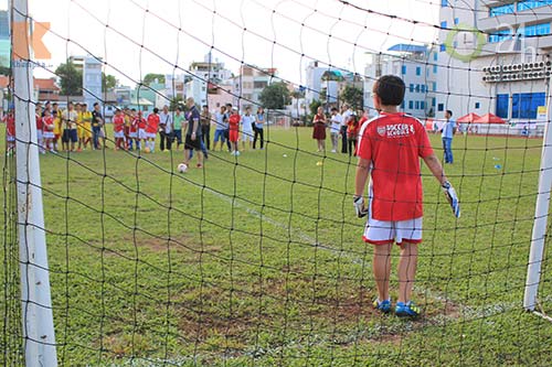 Ljungberg thử tài cầu thủ nhí Việt Nam - 12