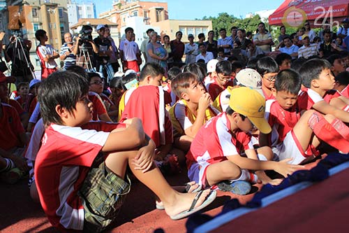 Ljungberg thử tài cầu thủ nhí Việt Nam - 3