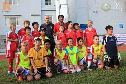 Ljungberg thử tài cầu thủ nhí Việt Nam - 15