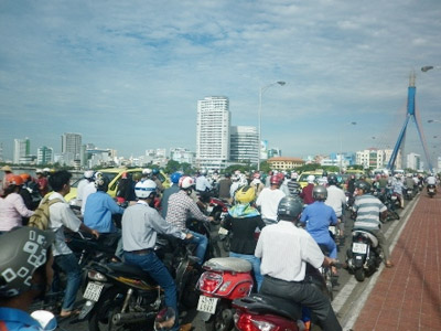 Người đàn ông nhảy cầu sông Hàn tự tử - 2