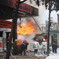 Tin tức trong ngày - Cây xăng bị cháy "bán chui" gần 3 năm