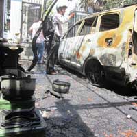 Tin tức trong ngày - Vụ 2 mẹ con bị thiêu cháy: Do nấu nhựa đường