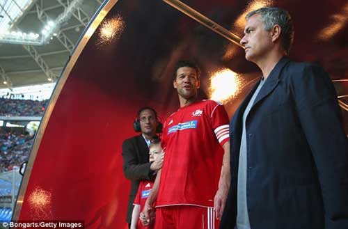 Ballack lập hat-trick ngày chia tay - 1