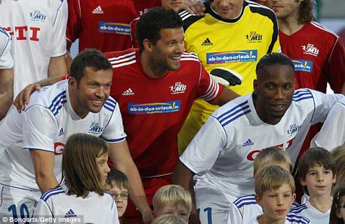 Ballack lập hat-trick ngày chia tay - 3