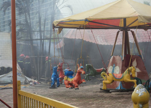 Cháy tại khu vui chơi thiếu nhi Mỹ Đình - 2