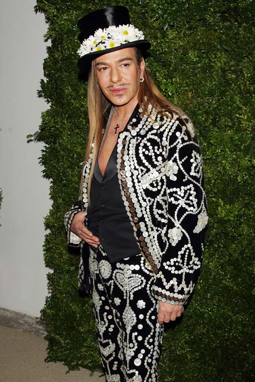Ngắm gu thời trang dị của John Galliano - 11