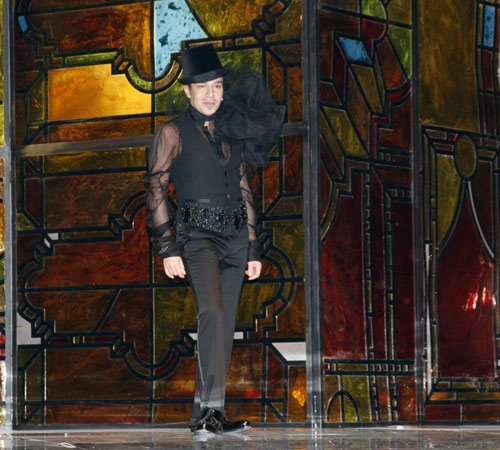 Ngắm gu thời trang dị của John Galliano - 14