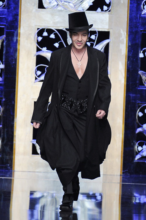 Ngắm gu thời trang dị của John Galliano - 16