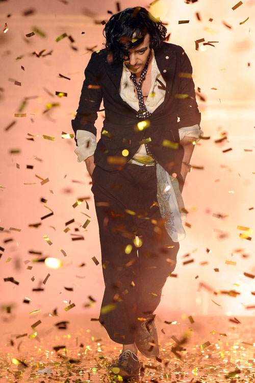 Ngắm gu thời trang dị của John Galliano - 4