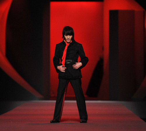 Ngắm gu thời trang dị của John Galliano - 6