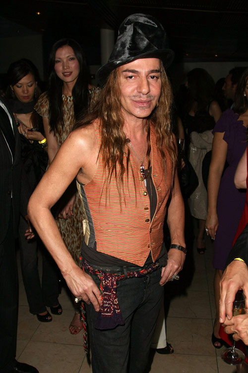 Ngắm gu thời trang dị của John Galliano - 6