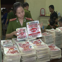 Tin tức trong ngày - “Phù phép” bột ngọt TQ thành "hàng xịn"