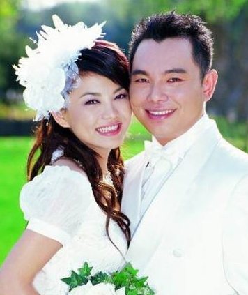 Những vụ "giật tình" ầm ĩ nhất showbiz - 3