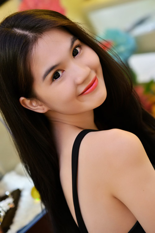 Những suối tóc hớp hồn của mỹ nhân Việt - 7