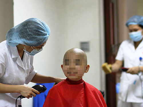 Bác sĩ loay hoay “học” cảm ơn - 2