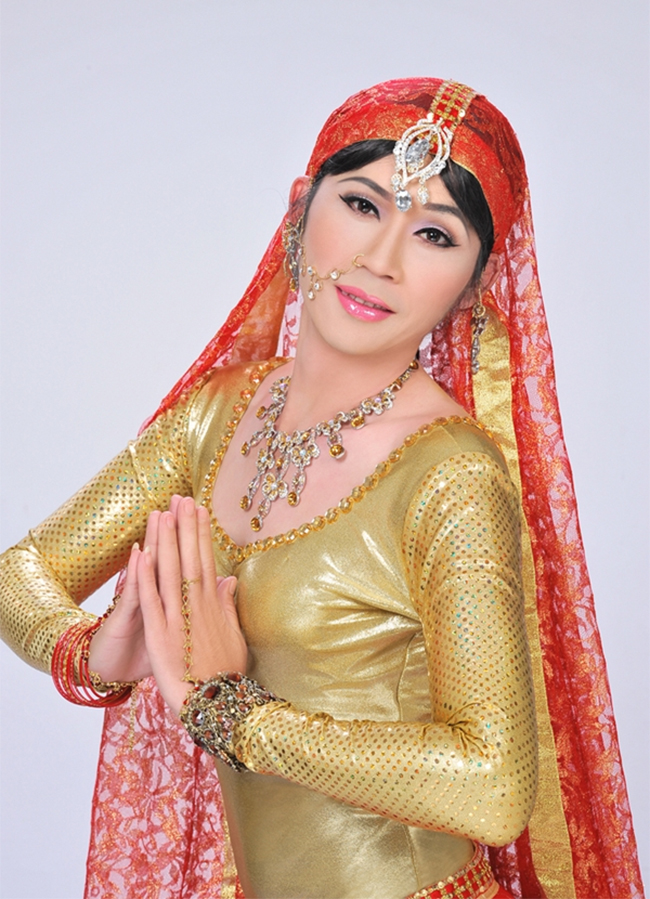 Danh hiệu 'Nam vương giả gái' của showbiz Việt có lẽ không ai qua mặt được Hoài Linh