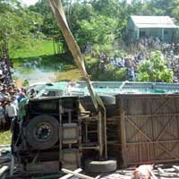 Tin tức trong ngày - Vụ lật xe: Công ty vận tải lo toàn bộ chi phí