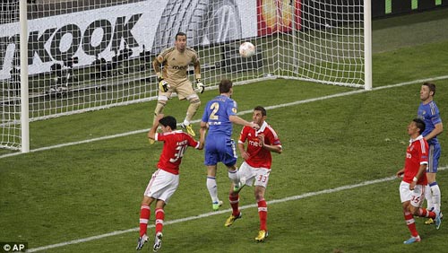 Hàng thủ Chelsea: Hãy tin ở công thần - 2