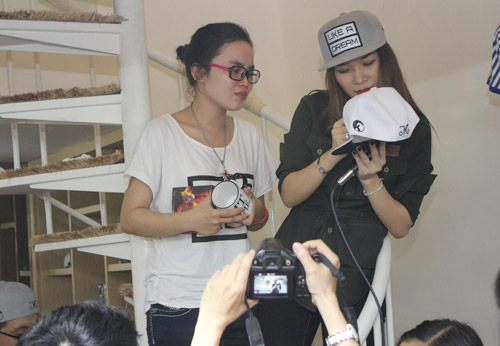 Mỹ Tâm quậy hết cỡ cùng fan - 9