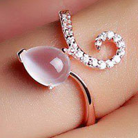 Bí quyết mặc đẹp - Nhẫn "giọt nước" yêu chiều đôi tay mềm