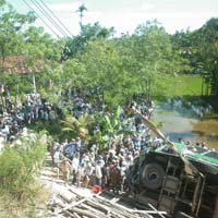 Tin tức trong ngày - Xác định nguyên nhân xe lật ở Quảng Nam