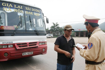 Năm giải pháp cấp bách chặn TNGT nghiêm trọng - 1