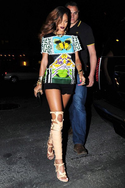 Rihanna: "Nữ quái" thời trang đường phố - 1