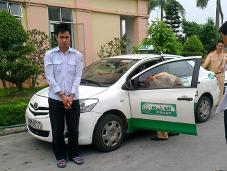 CSGT truy bắt kẻ trộm taxi như phim hành động - 1