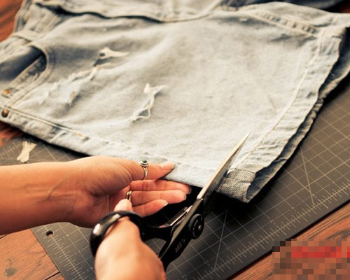 Tự tay làm quần jeans rách cực chất! - 3