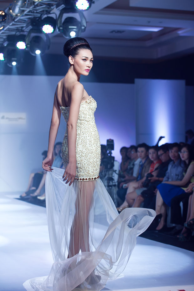 Dàn mẫu nữ hóa nàng dâu kiều diễm - 15