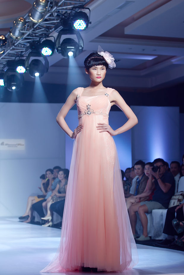 Dàn mẫu nữ hóa nàng dâu kiều diễm - 10