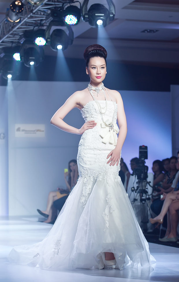 Dàn mẫu nữ hóa nàng dâu kiều diễm - 11