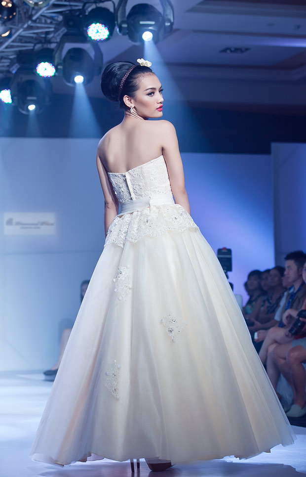 Dàn mẫu nữ hóa nàng dâu kiều diễm - 12