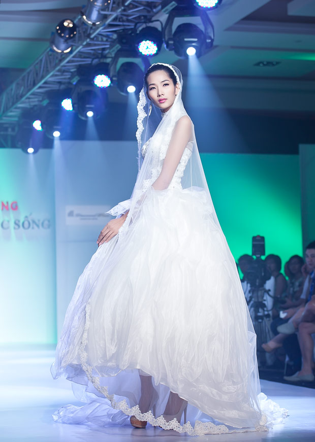 Dàn mẫu nữ hóa nàng dâu kiều diễm - 16