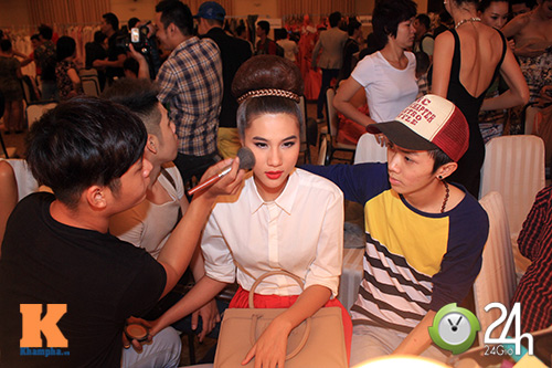 Mẫu Việt nhắng nhít sau cánh gà - 7