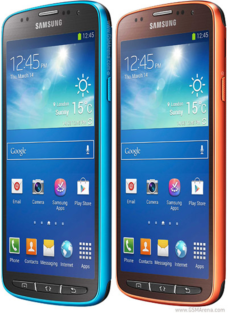 Nhìn vào thiết kế của Galaxy S4 Active, đa số người dùng sẽ phải ngạc nhiên với lớp vỏ nổi bật của nó. Được bao phủ bởi lớp vỏ màu đỏ hoặc bạc có hai viền đen bên dưới hai cạnh, ôm sát vào màn hình phía trước theo dạng nguyên khối, Galaxy S4 Active trông mạnh mẽ và rất bắt mắt.