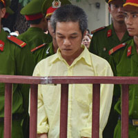 Pháp luật - Xử kẻ thiêu chết cô gái trước phòng trà