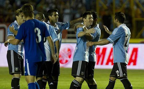 Messi "vượt mặt" Maradona - 1