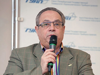 Nga: Hiệu trưởng có thu nhập hàng triệu USD - 1