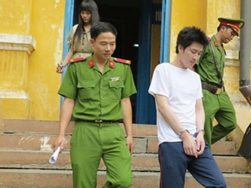 'Quý tử' cầm ô tô của mẹ, tội gì? - 1