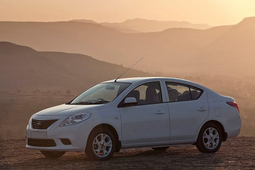 Nissan Versa độ sang như Rolls-Royce - 2