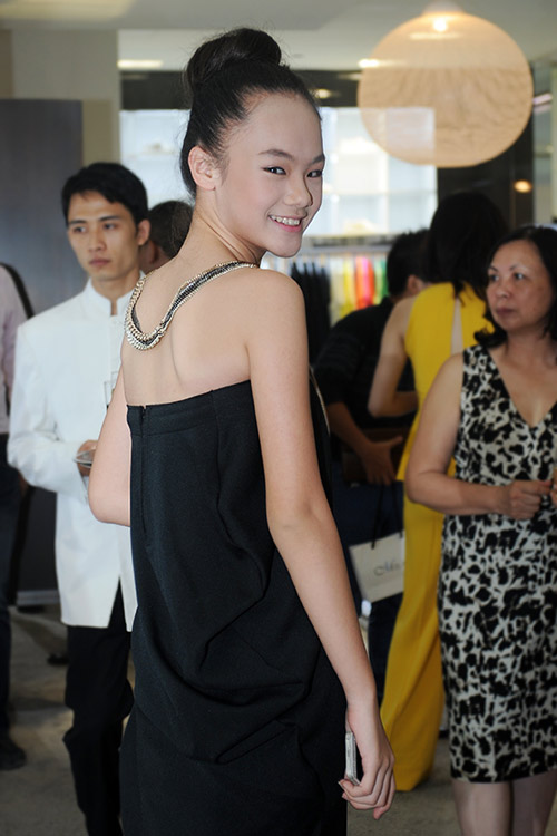 Hà Phương đọ dáng cùng dàn chân dài - 10