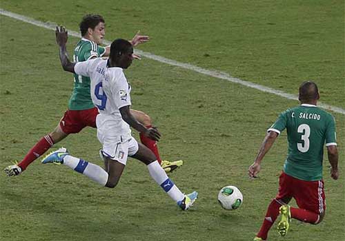 Mexico 1-2 Italia: Ngày của Pirlo - 2