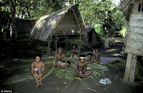 Papua New Guinea: Con gái chặt đầu bố đồi bại - 1