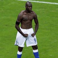 Bóng đá - Balotelli lại cởi, ĐT Italia thấp thỏm