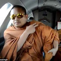 Tin tức trong ngày - Clip: Nhà sư đi máy bay riêng gây phẫn nộ